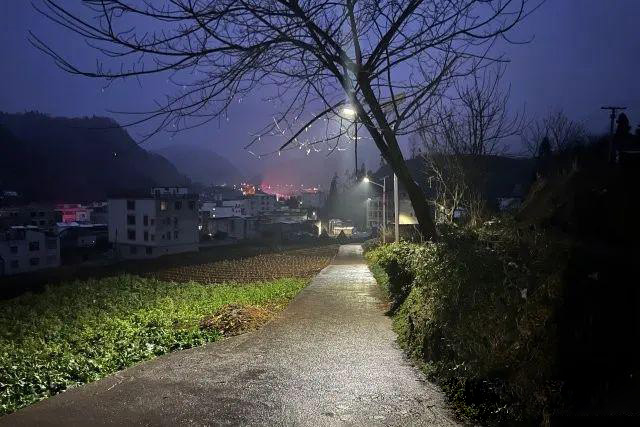 200盞太陽能路燈照亮云南昭通鎮雄縣雨河鎮---豐朗光電